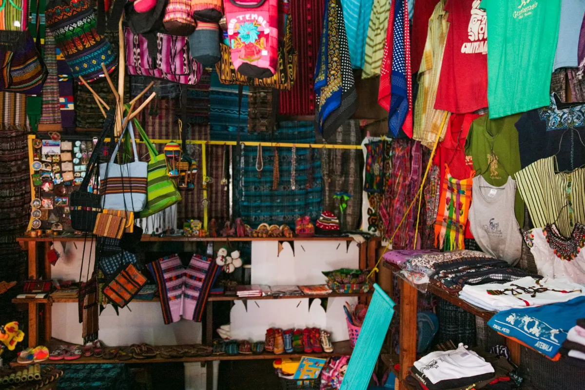 TIENDA TÍPICA EL QUETZAL 2